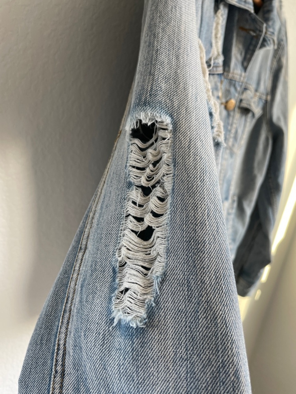 ELLISON Light Blue Distressed Denim Jean Trucker’s Jacket • Medium - Picture 4 of 16